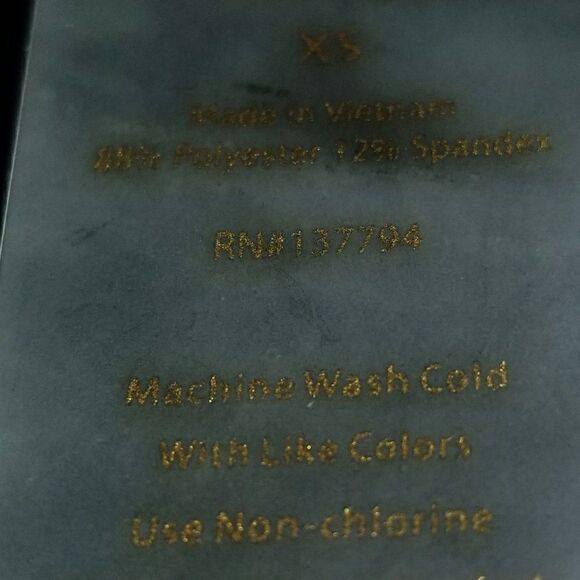 Shape | Performance Zip Neck top - Picture 5 of 16